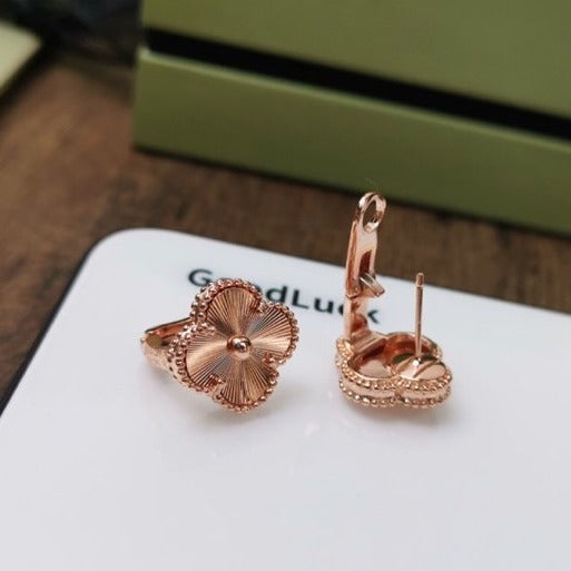 ¡®Glow¡¯CLOVER MEDIUM STUD EARRINGS