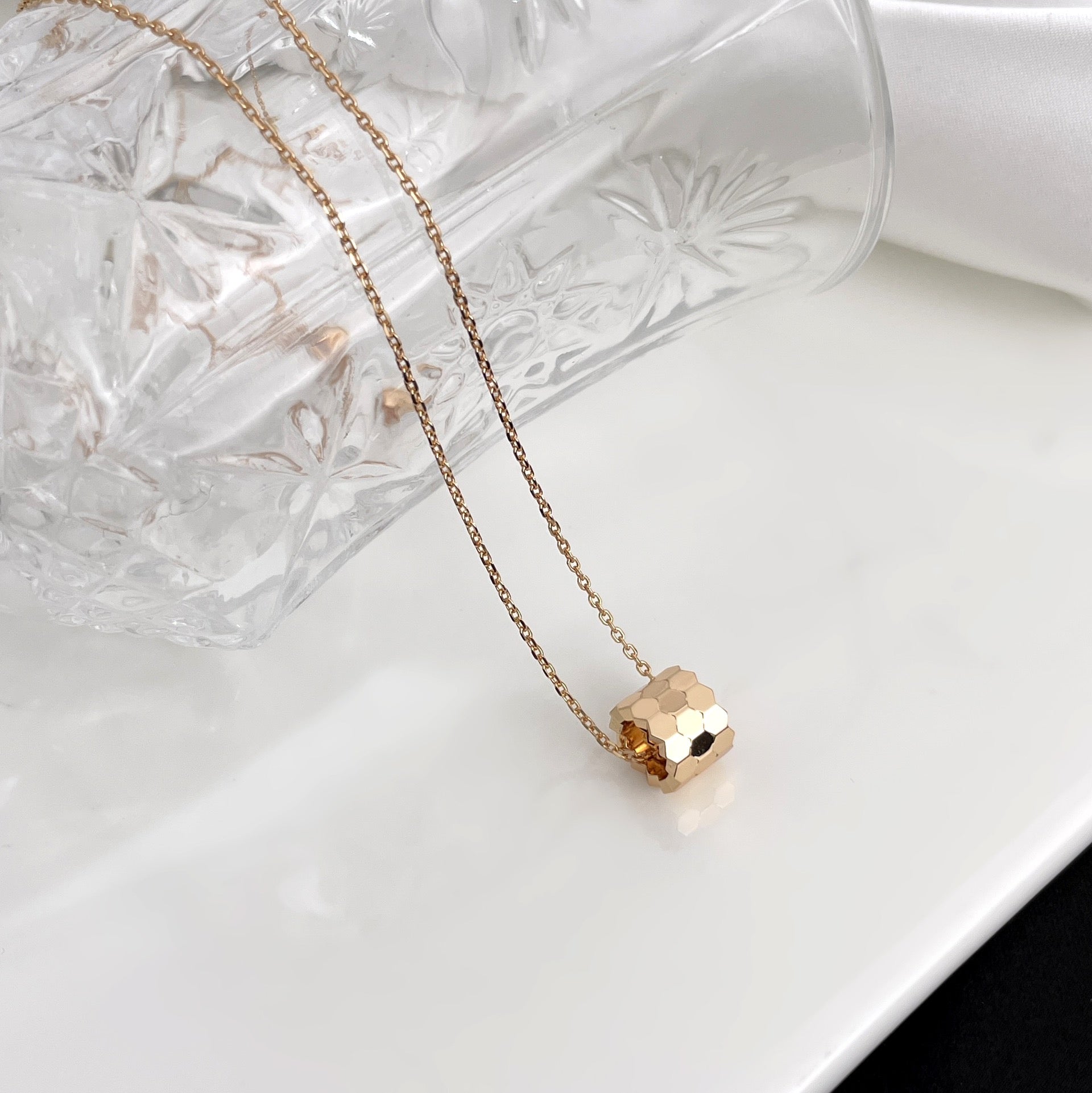 GlowBEE MINI NECKLACE