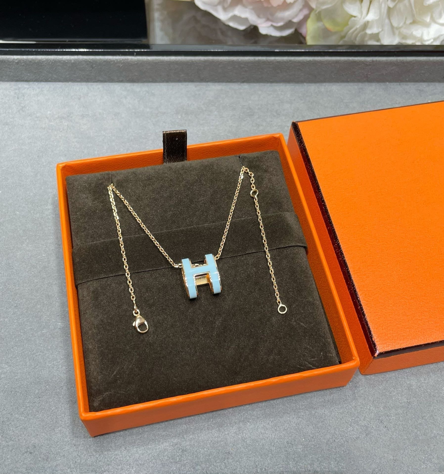 GlowPOP H SKY BLUE NECKLACE