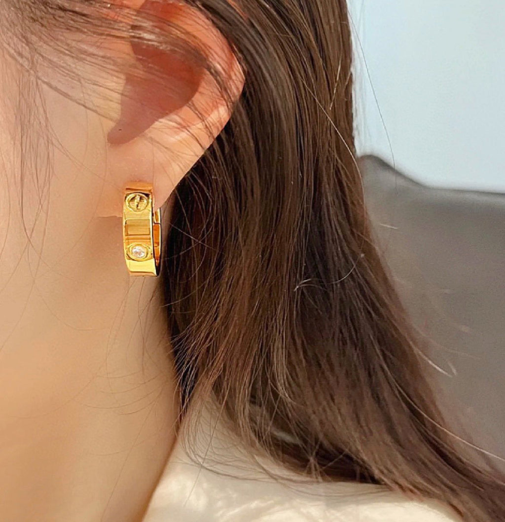 GlowLOVE 5.5MM 1 DIAMOND EARRINGS