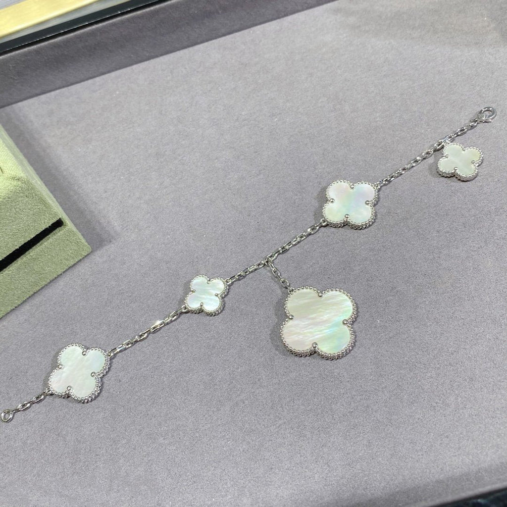 ¡®Glow¡¯CLOVER 5 MOTIF WHITE MOP SILVER BRACELET