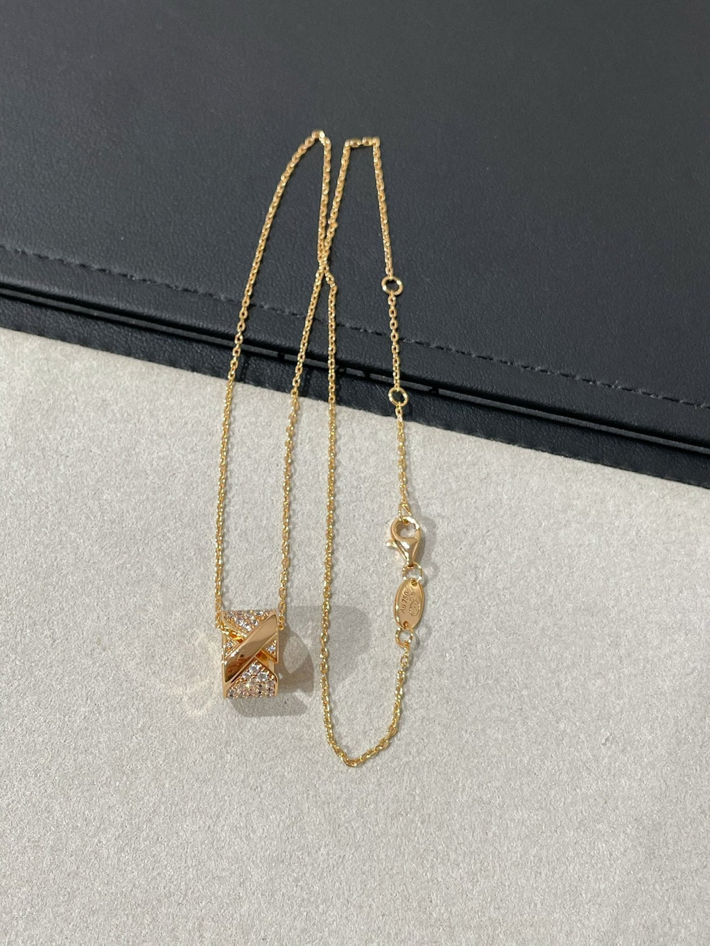 GlowLIENS EVIDENCE DIAMOND PAVED NECKLACE
