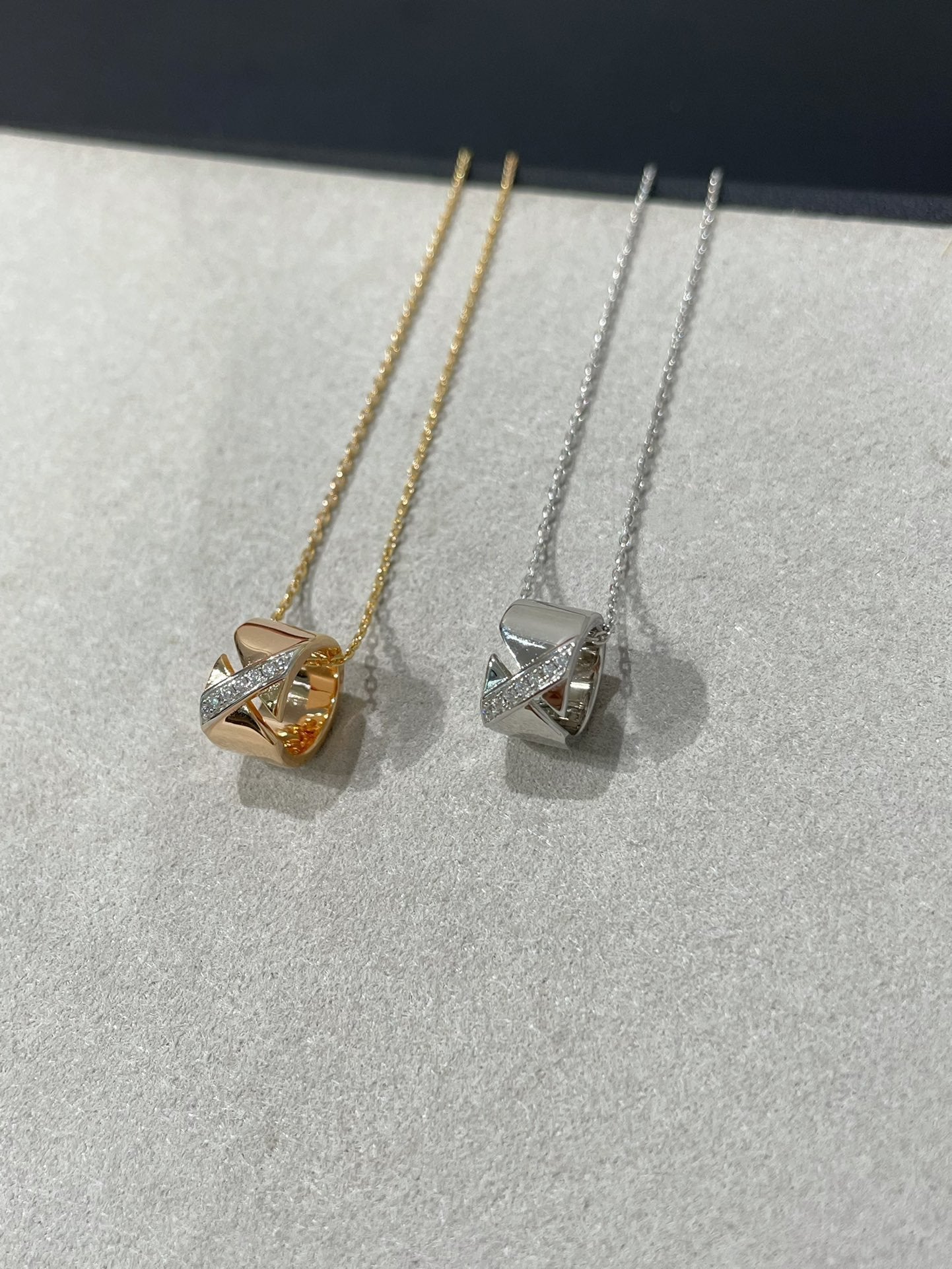 GlowLIENS EVIDENCE DIAMOND NECKLACE