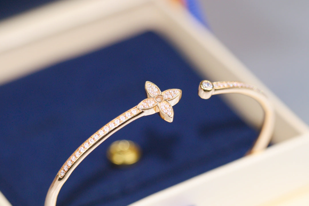 GlowIDYLLE PINK GOLD OPEN BRACELET DIAMOND PAVED