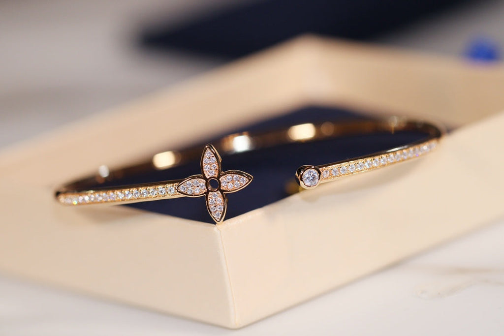 GlowIDYLLE GOLD OPEN BRACELET DIAMOND PAVED