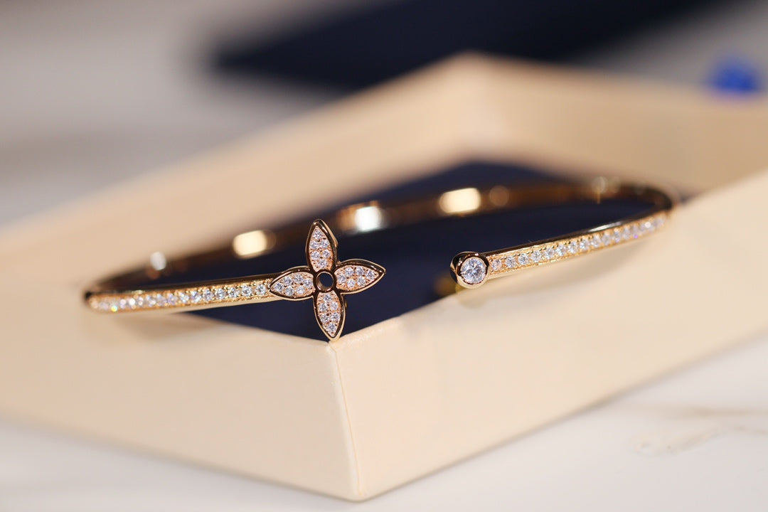 GlowIDYLLE GOLD OPEN BRACELET DIAMOND PAVED