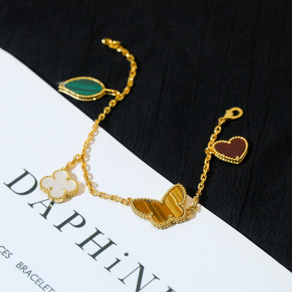 ¡®Glow¡¯LUCKY SPRING 5 MOTIF GOLD BRACELET