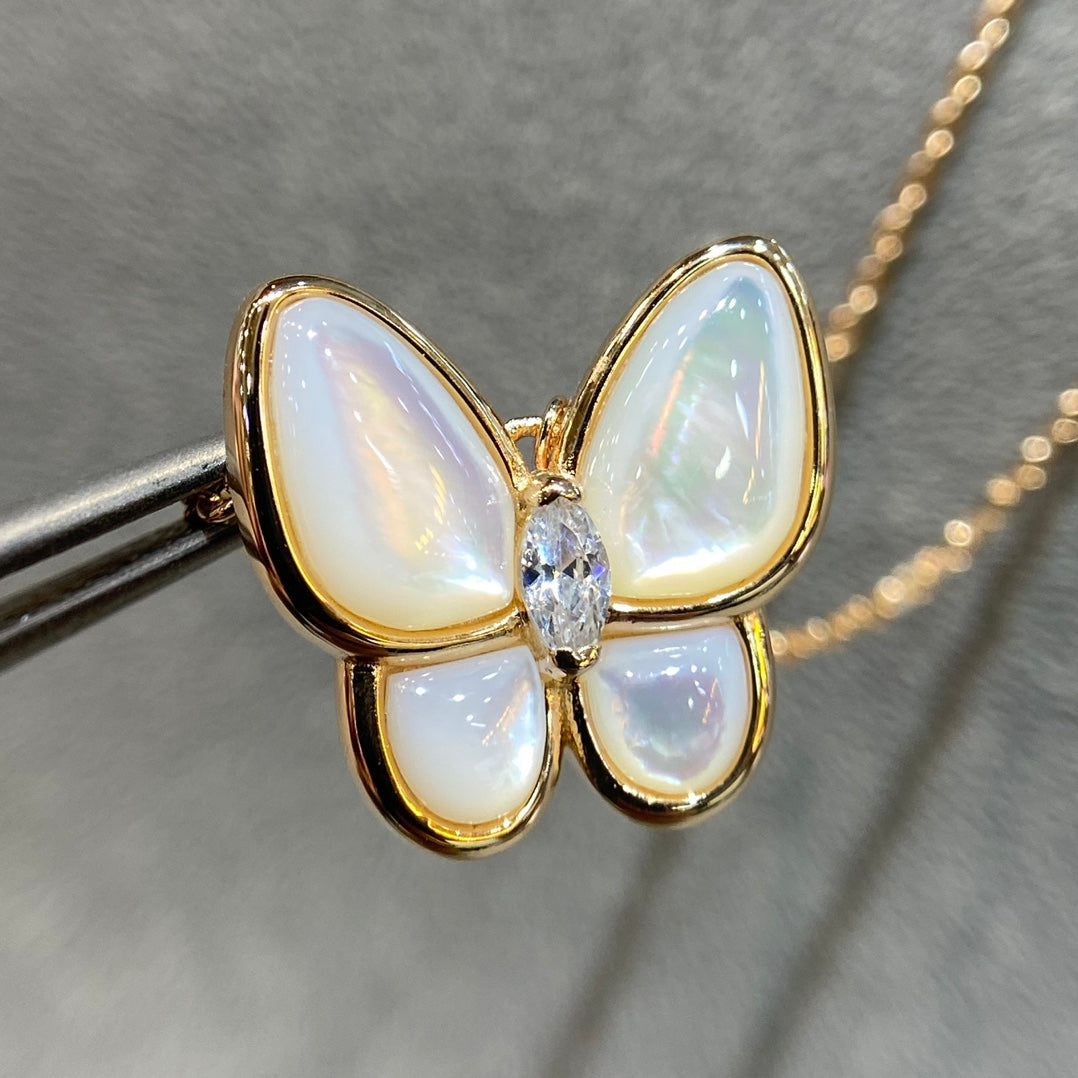 ¡®Glow¡¯BUTTERFLY MOP DIAMOND NECKLACE