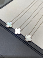 ¡®Glow¡¯CLOVER MEDIUM SILVER WHITE MOP NECKLACE