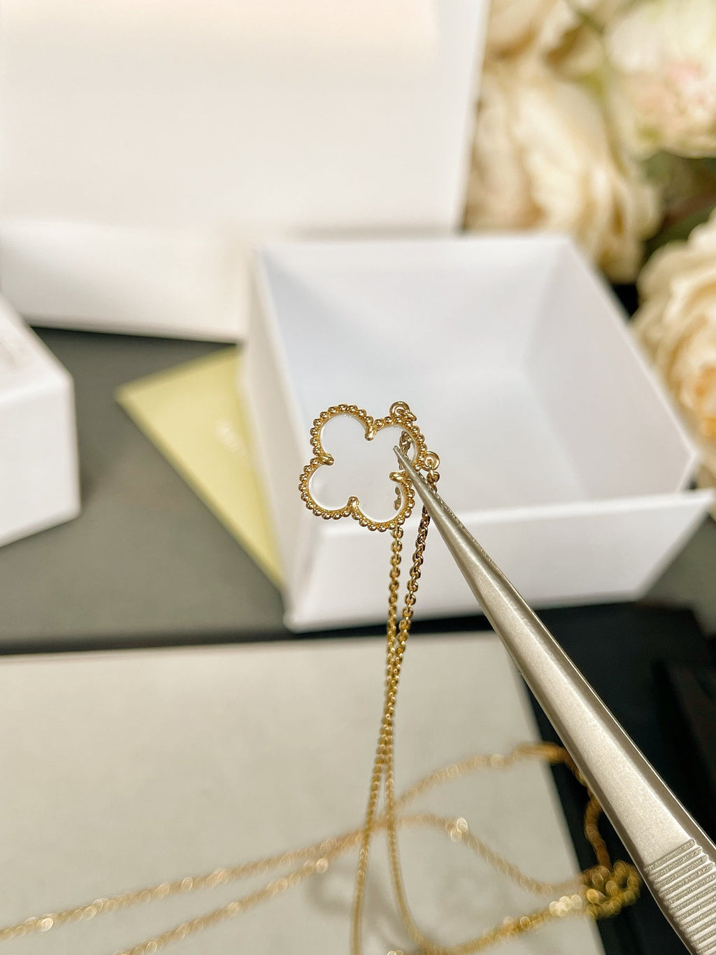 ¡®Glow¡¯CLOVER ROCK CRYSTAL ROSE GOLD NECKLACE