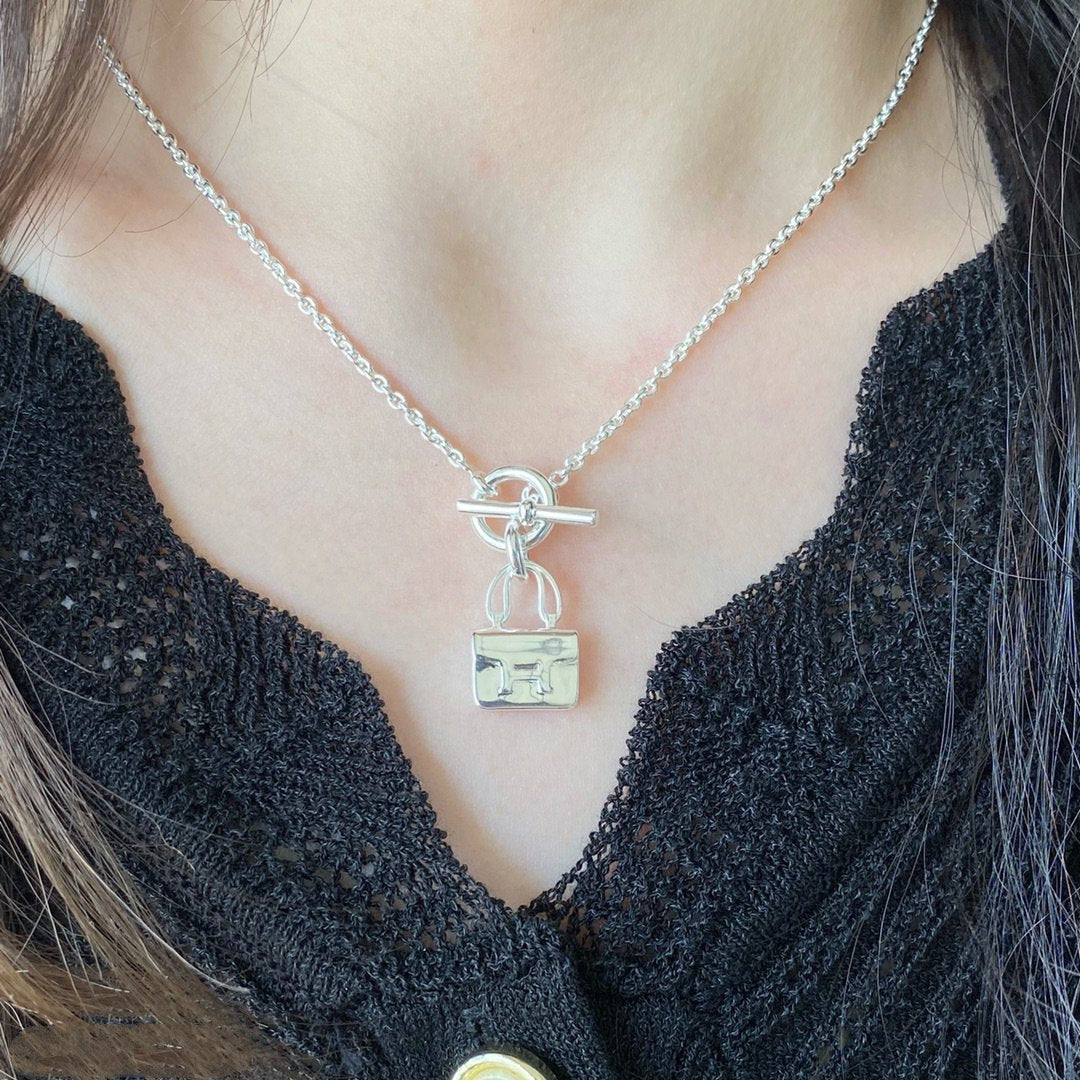 GlowCONSTANCE PEDANT SILVER NECKLACE