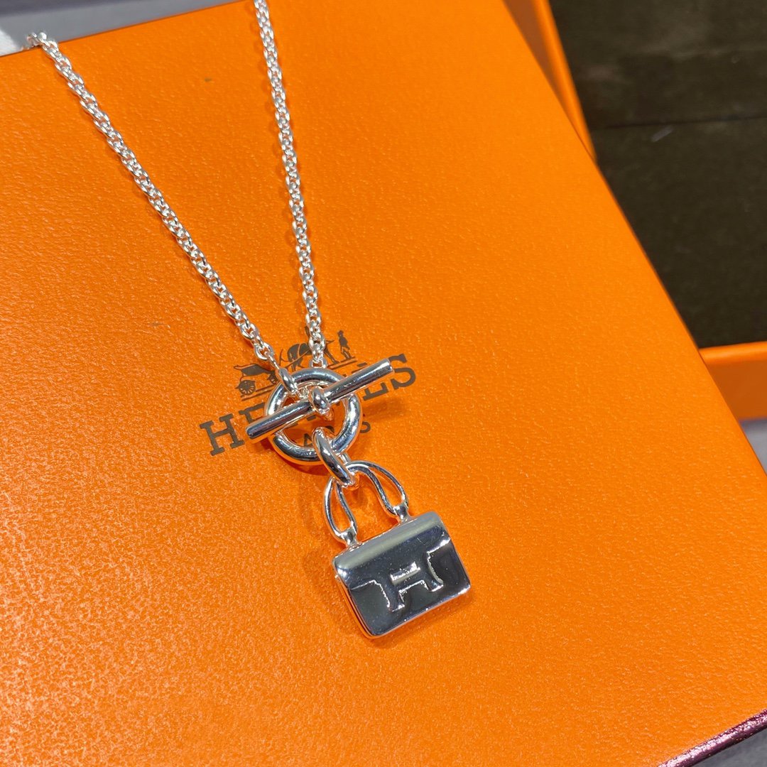 GlowCONSTANCE PEDANT SILVER NECKLACE