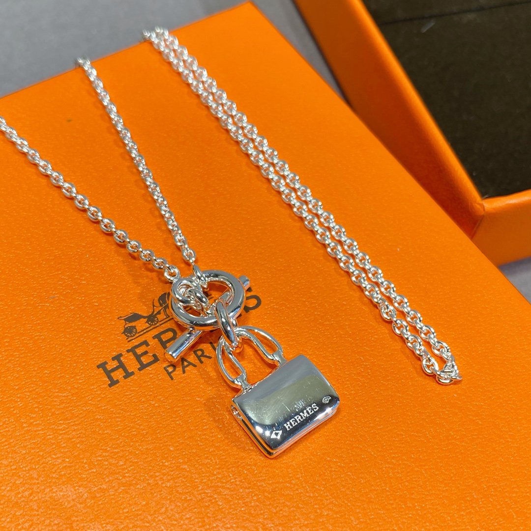 GlowCONSTANCE PEDANT SILVER NECKLACE