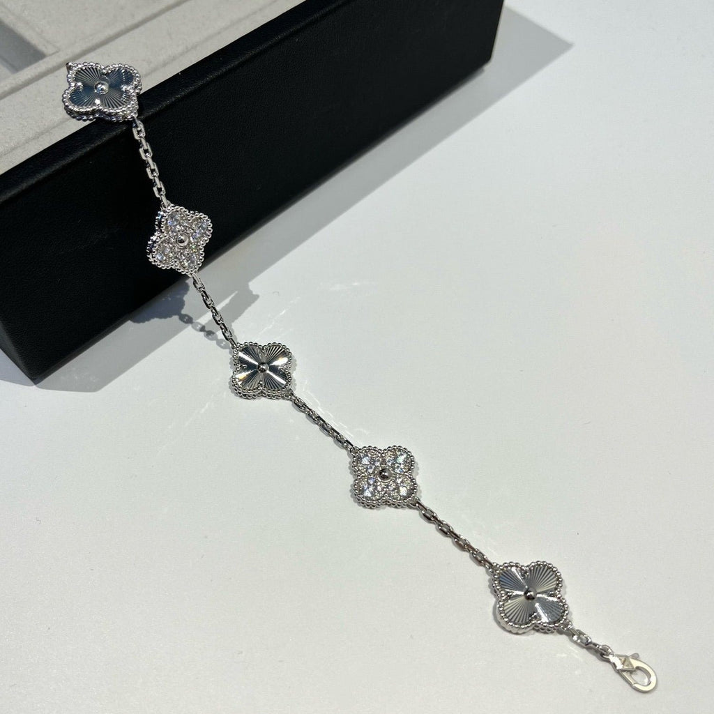 [Glow]New  CLOVER 5 MOTIF LASER BRACELET COLLECTION