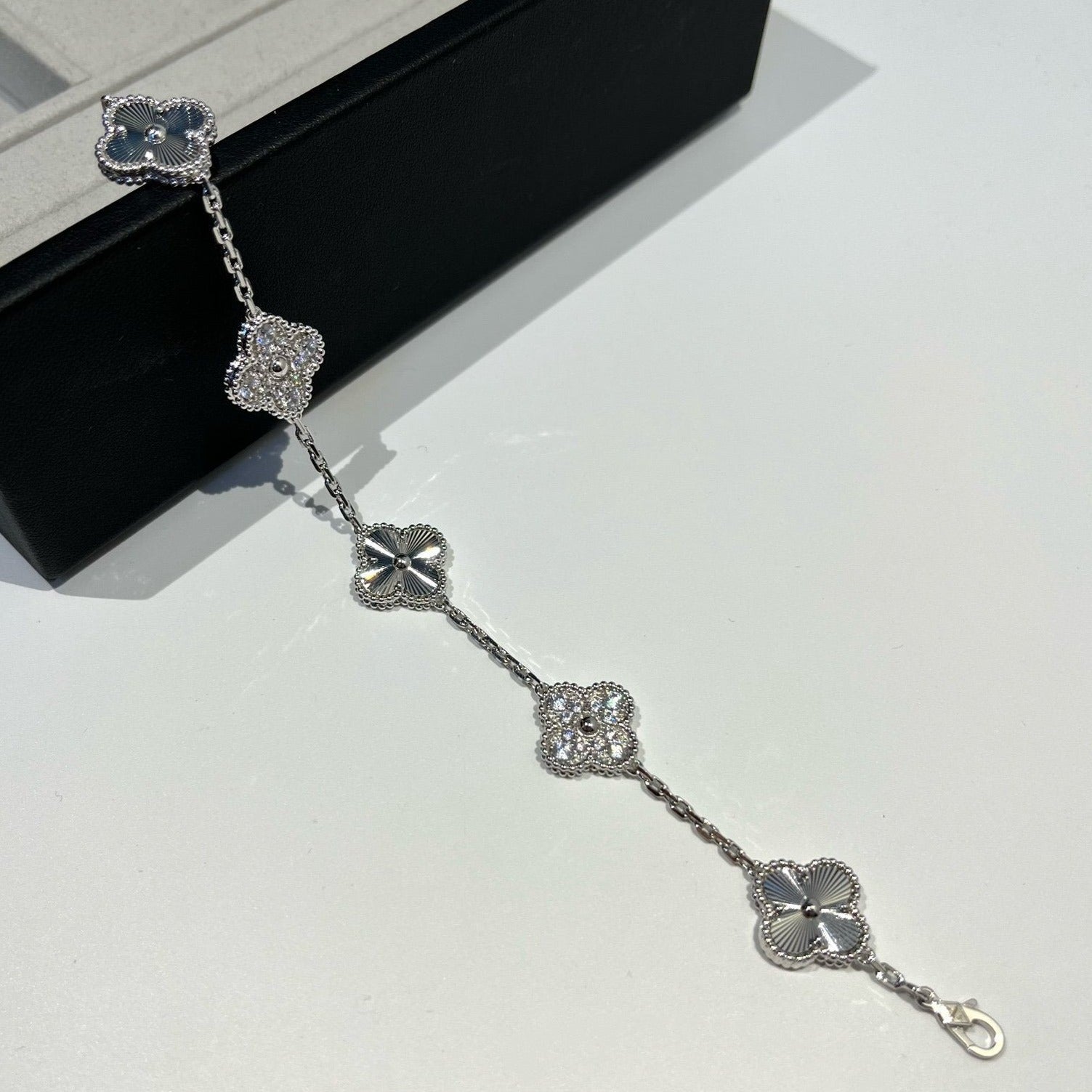 [Glow Jewelry] CLOVER 5 MOTIF LASER BRACELET COLLECTION