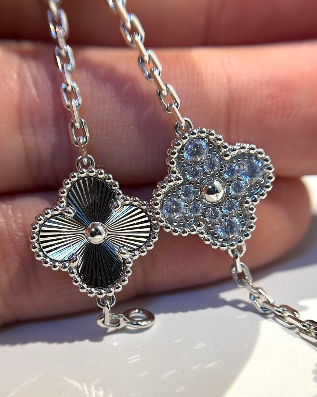 [Glow]New  CLOVER 5 MOTIF LASER BRACELET COLLECTION