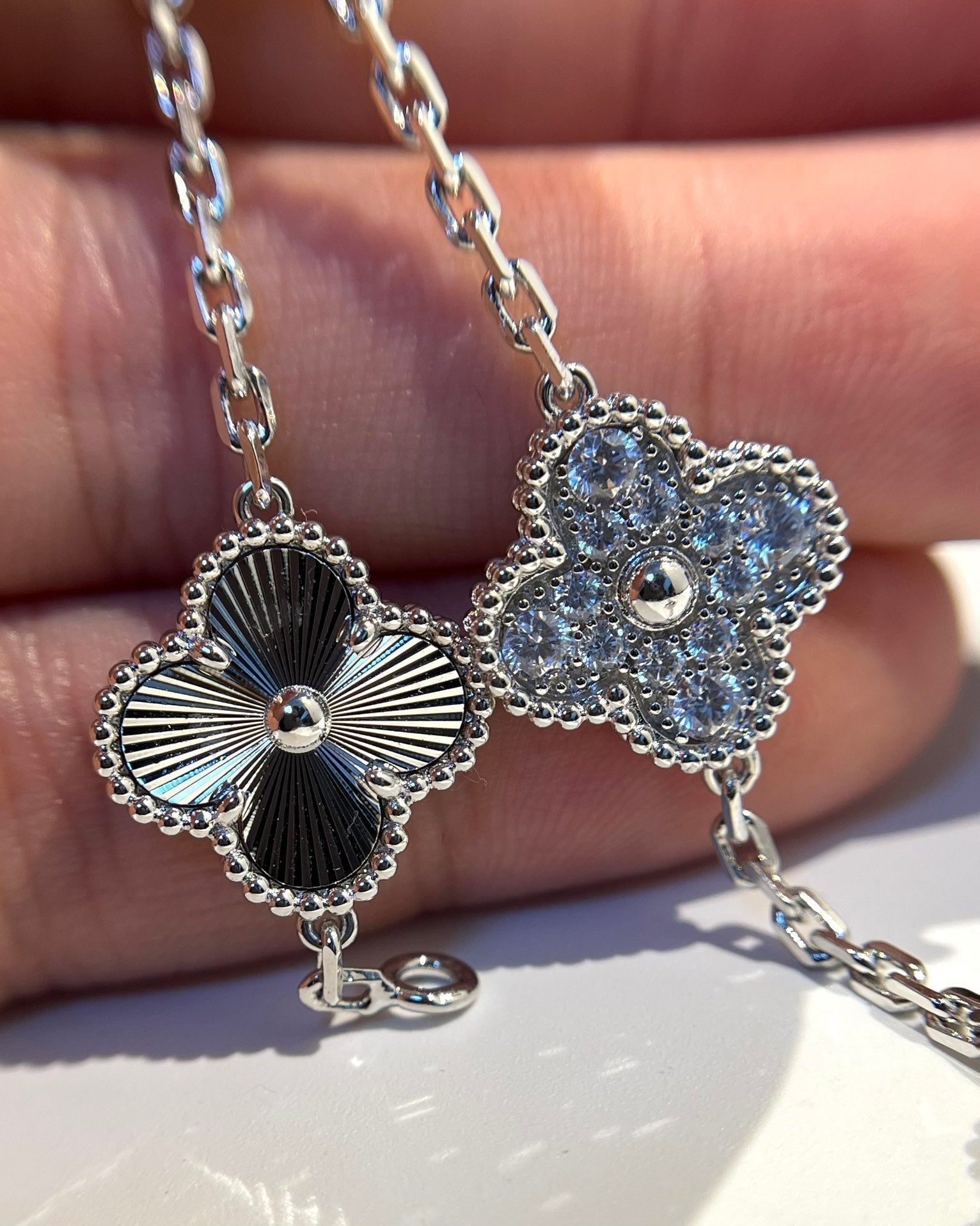 [Glow]New  CLOVER 5 MOTIF LASER BRACELET COLLECTION
