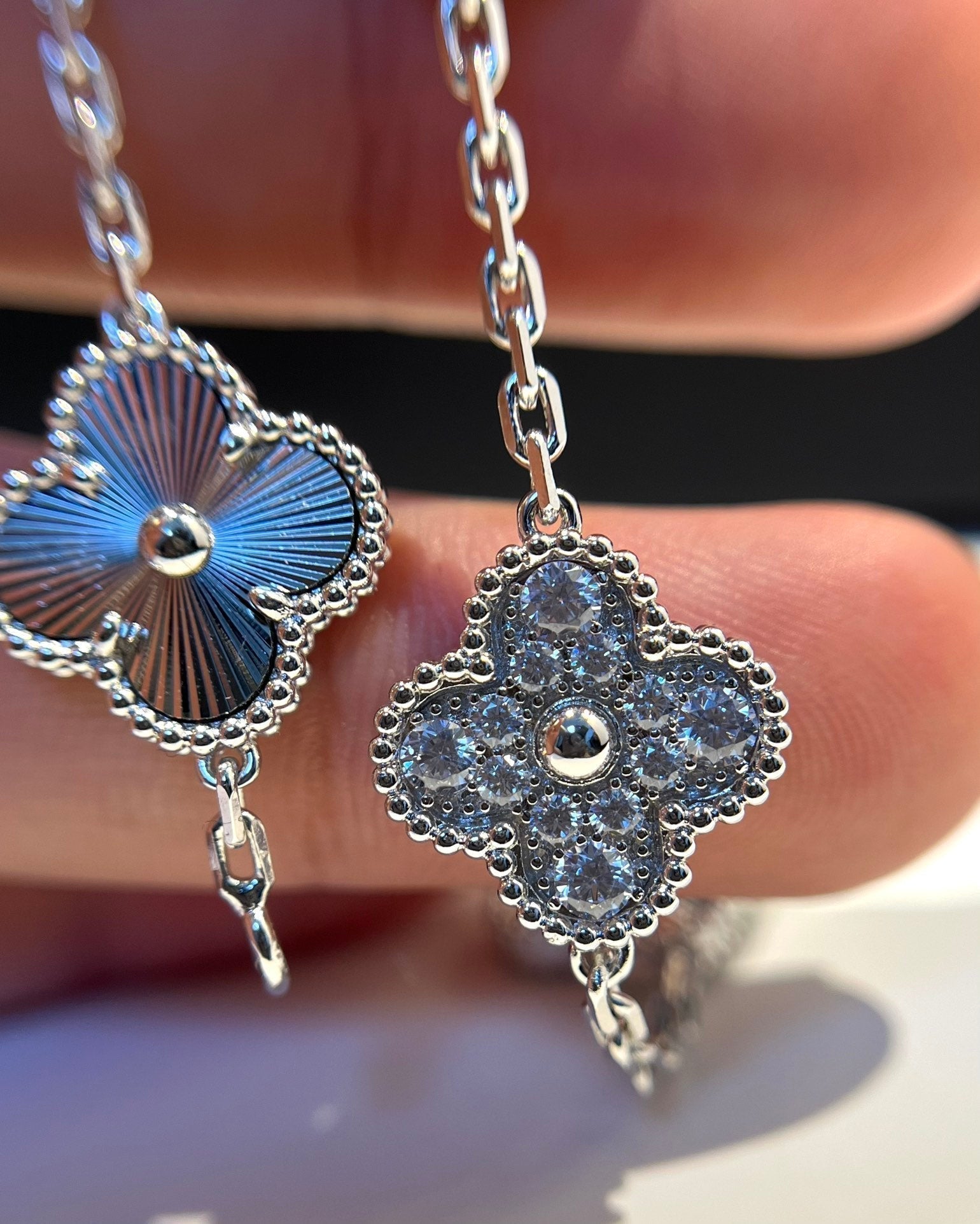 [Glow]New  CLOVER 5 MOTIF LASER BRACELET COLLECTION
