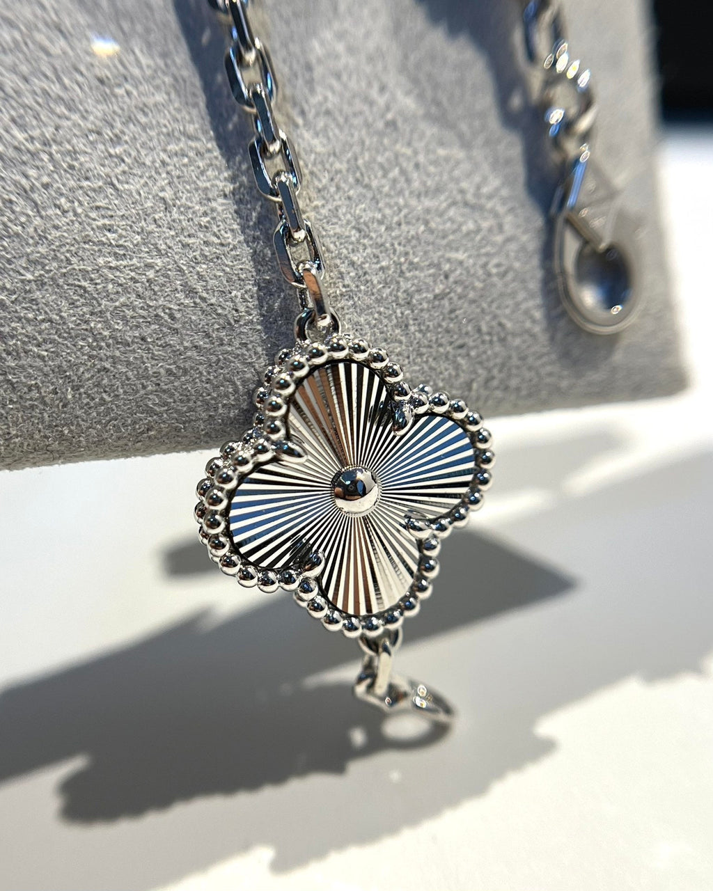 [Glow Jewelry] CLOVER 5 MOTIF LASER BRACELET COLLECTION