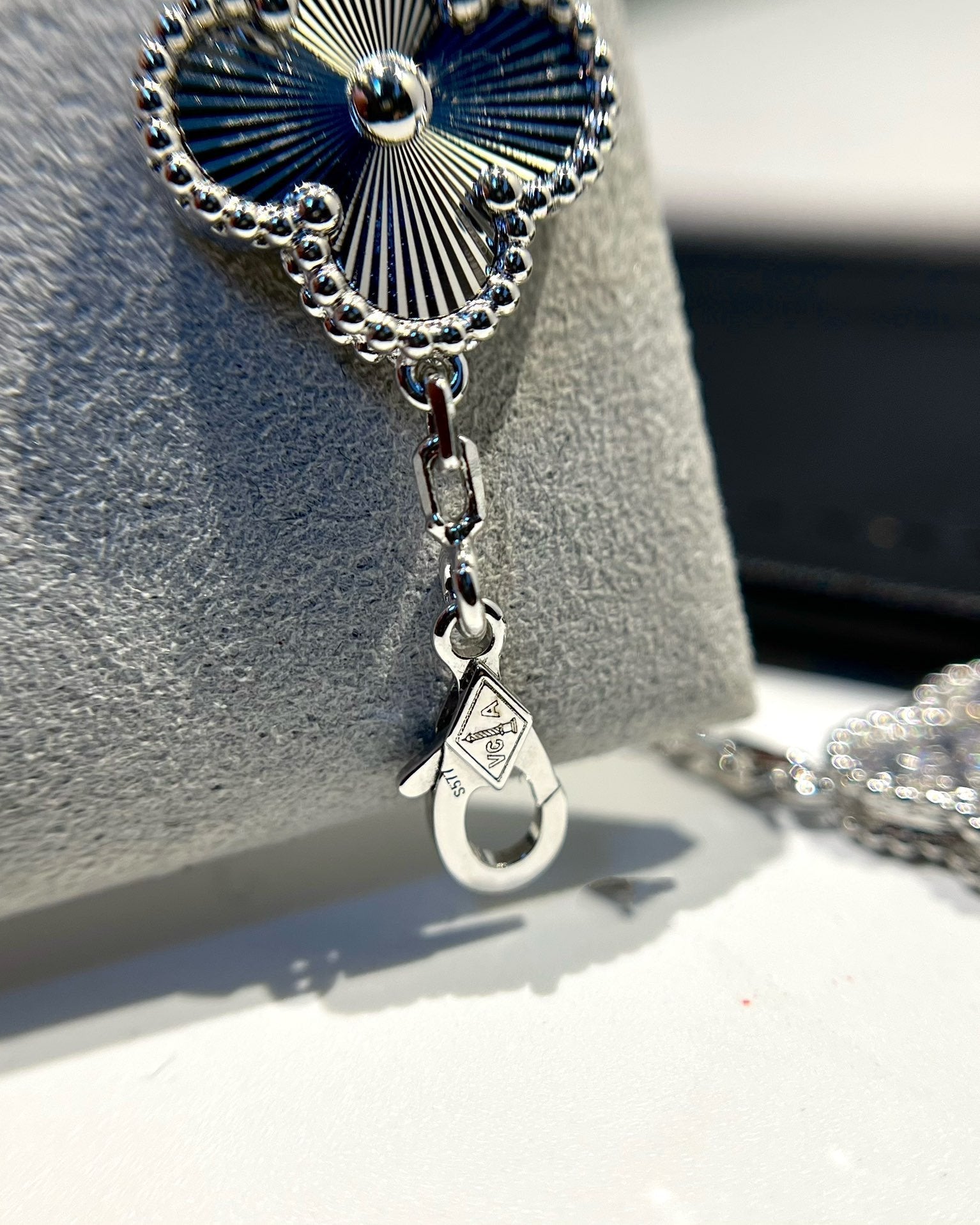 [Glow]New  CLOVER 5 MOTIF LASER BRACELET COLLECTION