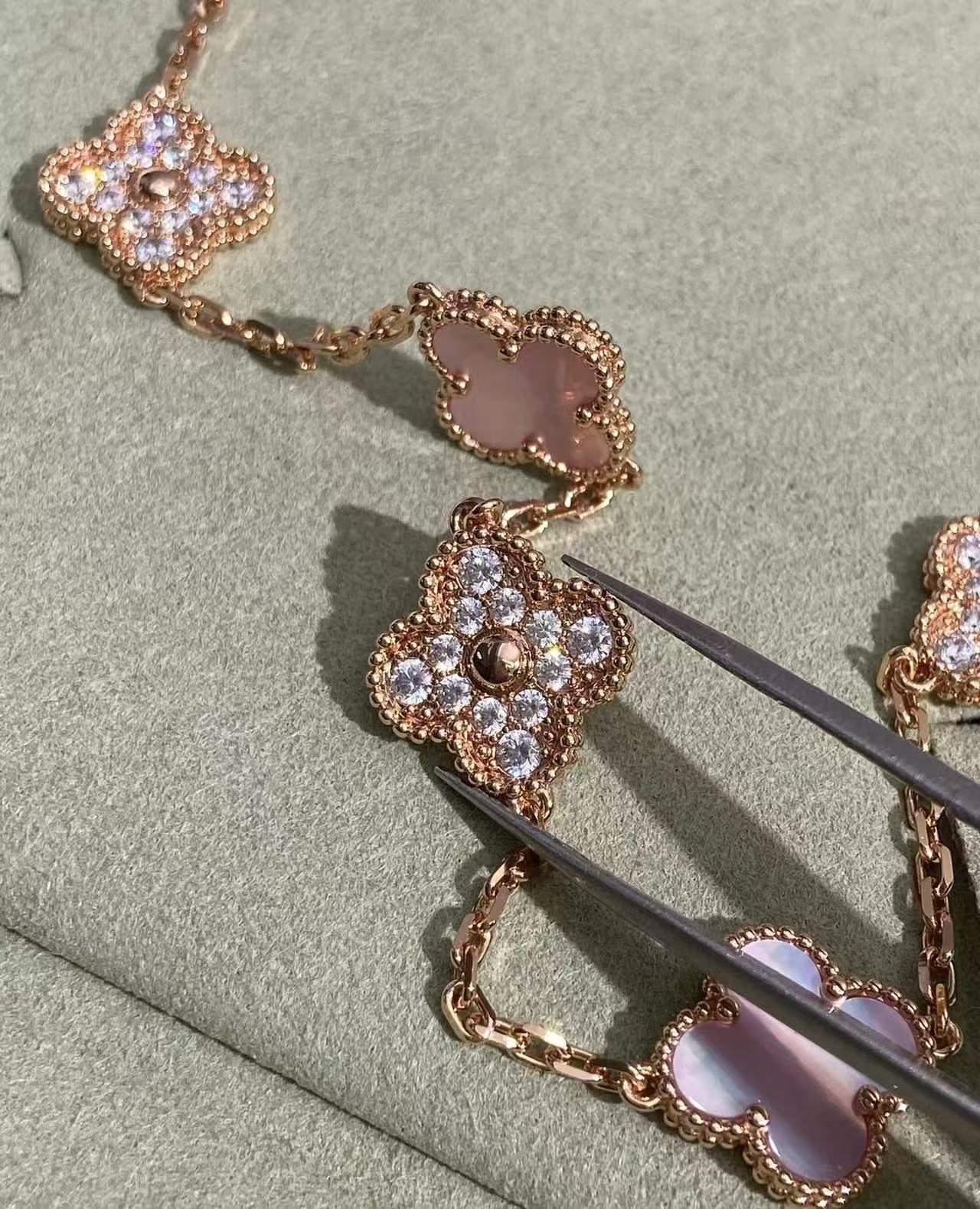 ¡®Glow¡¯CLOVER 10 MOTIFS TIGER EYE NECKLACE pink