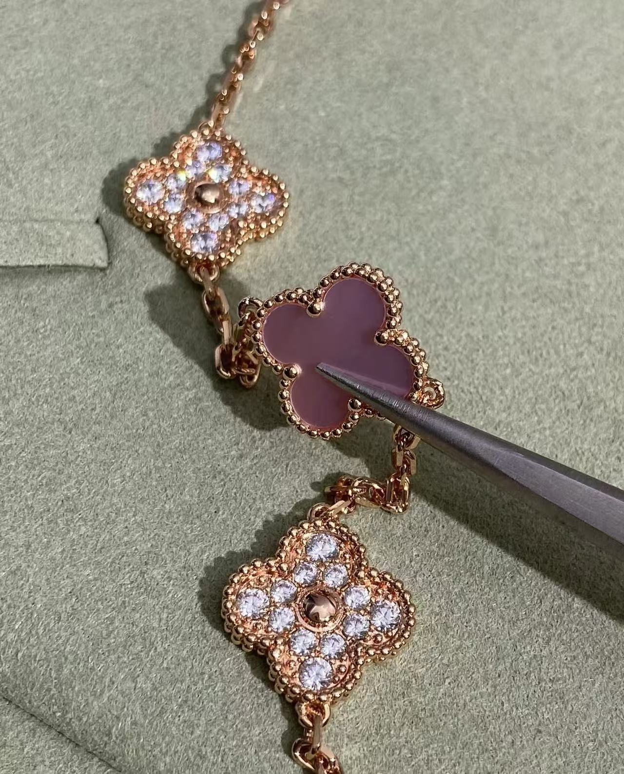 ¡®Glow¡¯CLOVER 10 MOTIFS TIGER EYE NECKLACE pink