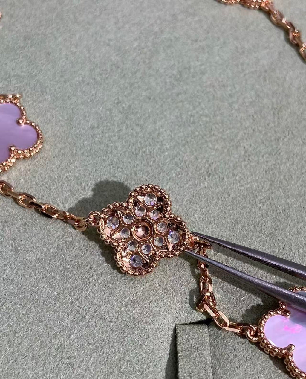 ¡®Glow¡¯CLOVER 10 MOTIFS TIGER EYE NECKLACE pink