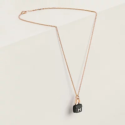 GlowWOMEN'S HM AMULETTES CONSTANCE PENDANT NECKLACE