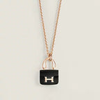 GlowWOMEN'S HM AMULETTES CONSTANCE PENDANT NECKLACE