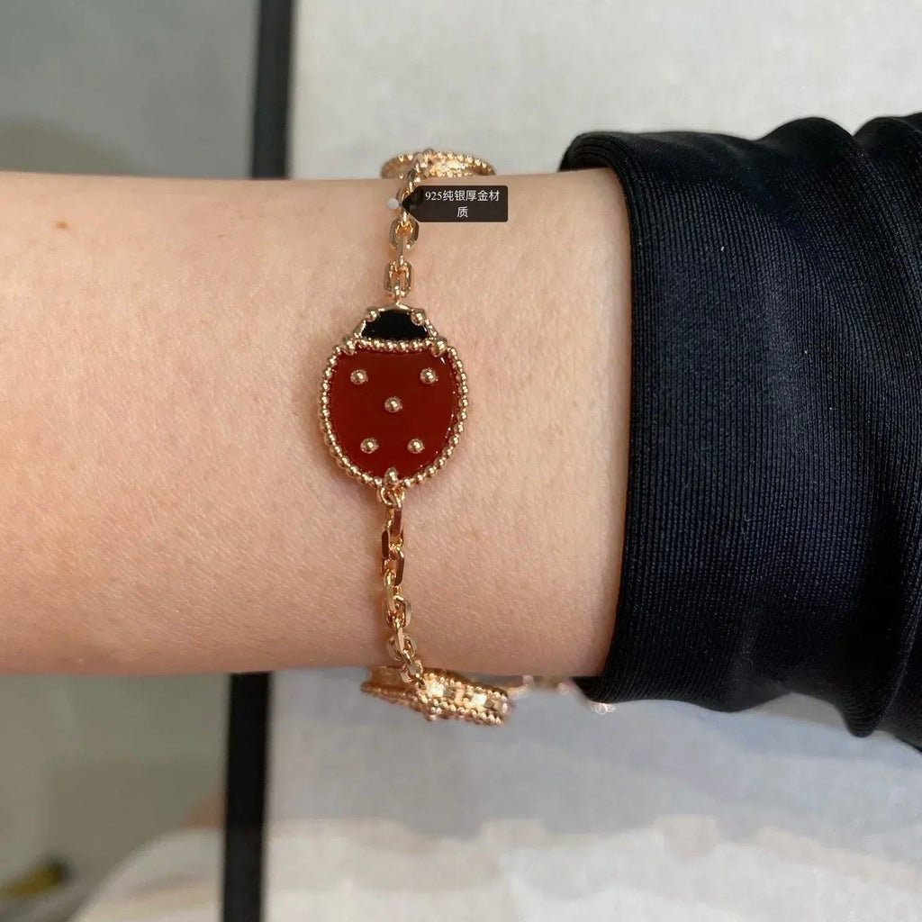¡®Glow¡¯LUCKY SPRING 5 MOTIF BRACELET