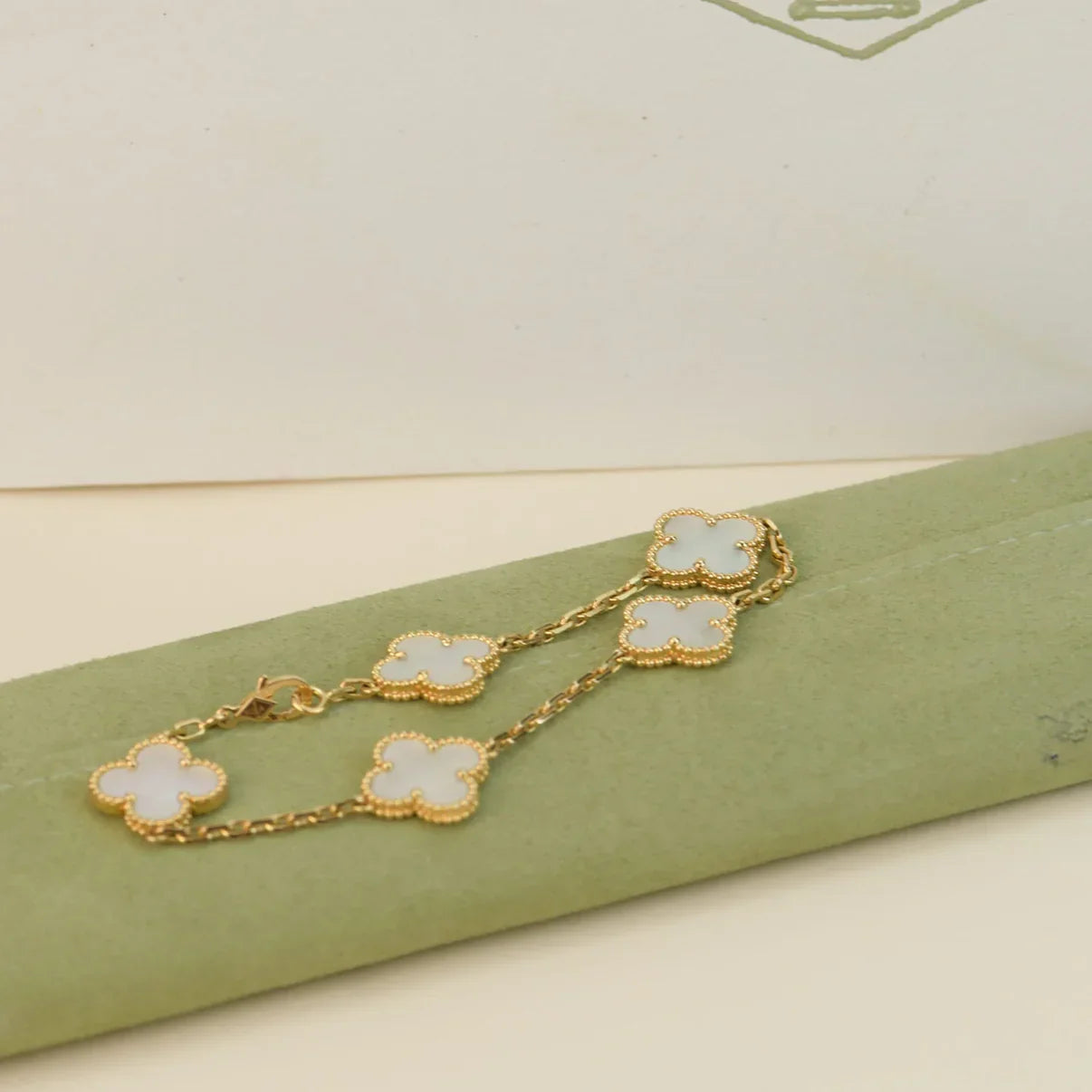 [Glow]New CLOVER WHITE PEARL MOP 5 MOTIF BRACELET COLLECTION