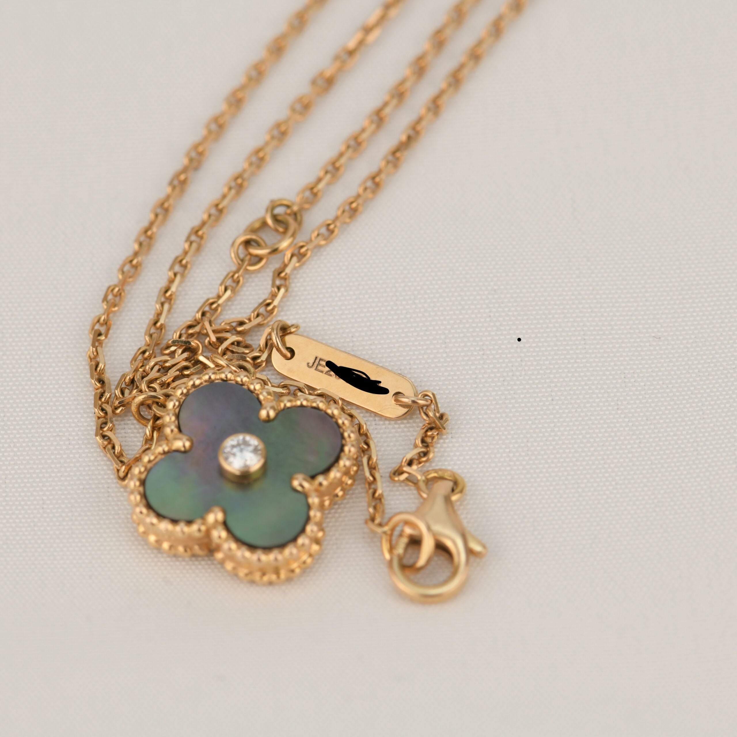 ¡®Glow¡¯CLOVER 15MM DIAMOND AND MOTHER-OF-GREY NECKLACE