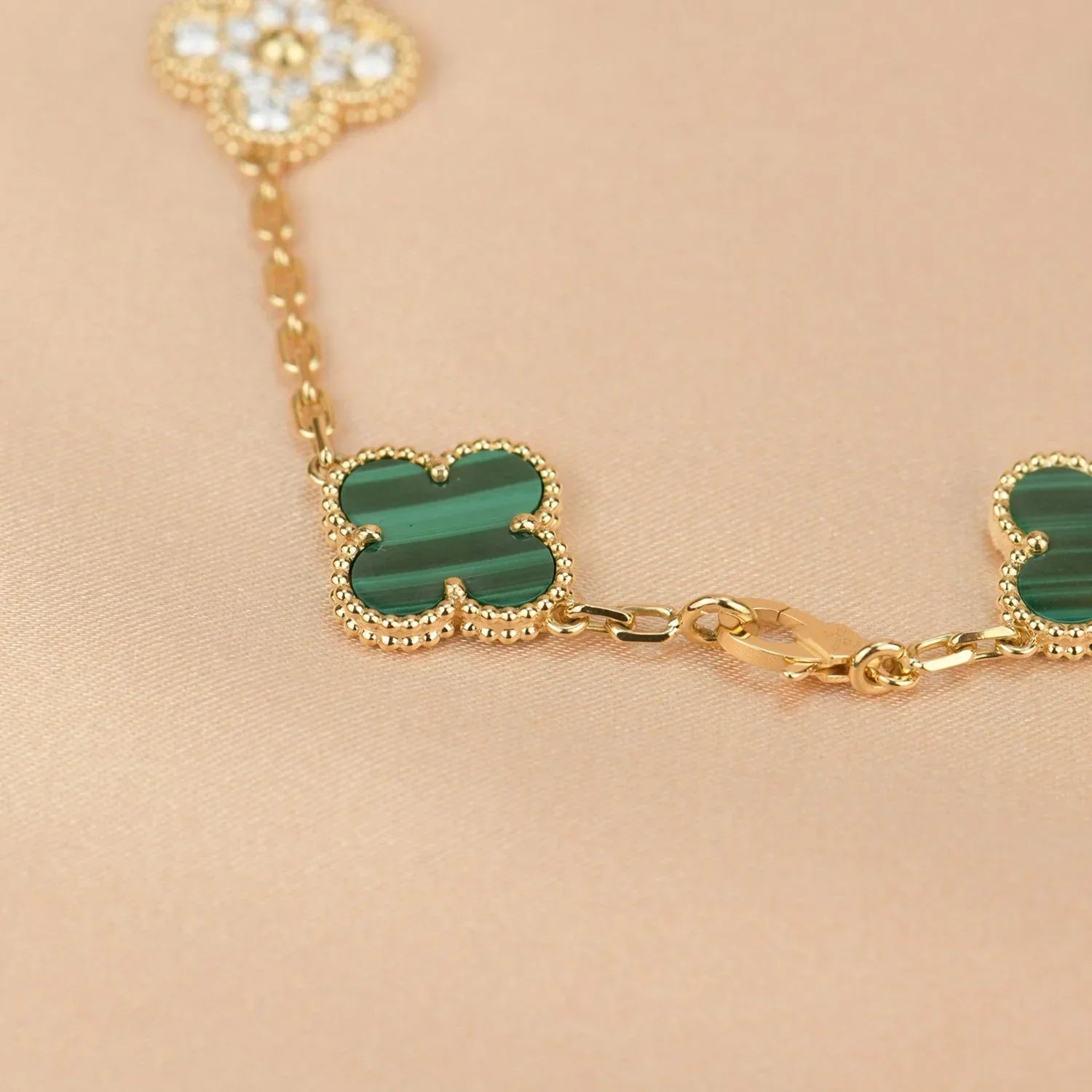 [Glow]New  CLOVER 5 MOTIF MALACHITE BRACELET COLLECTION
