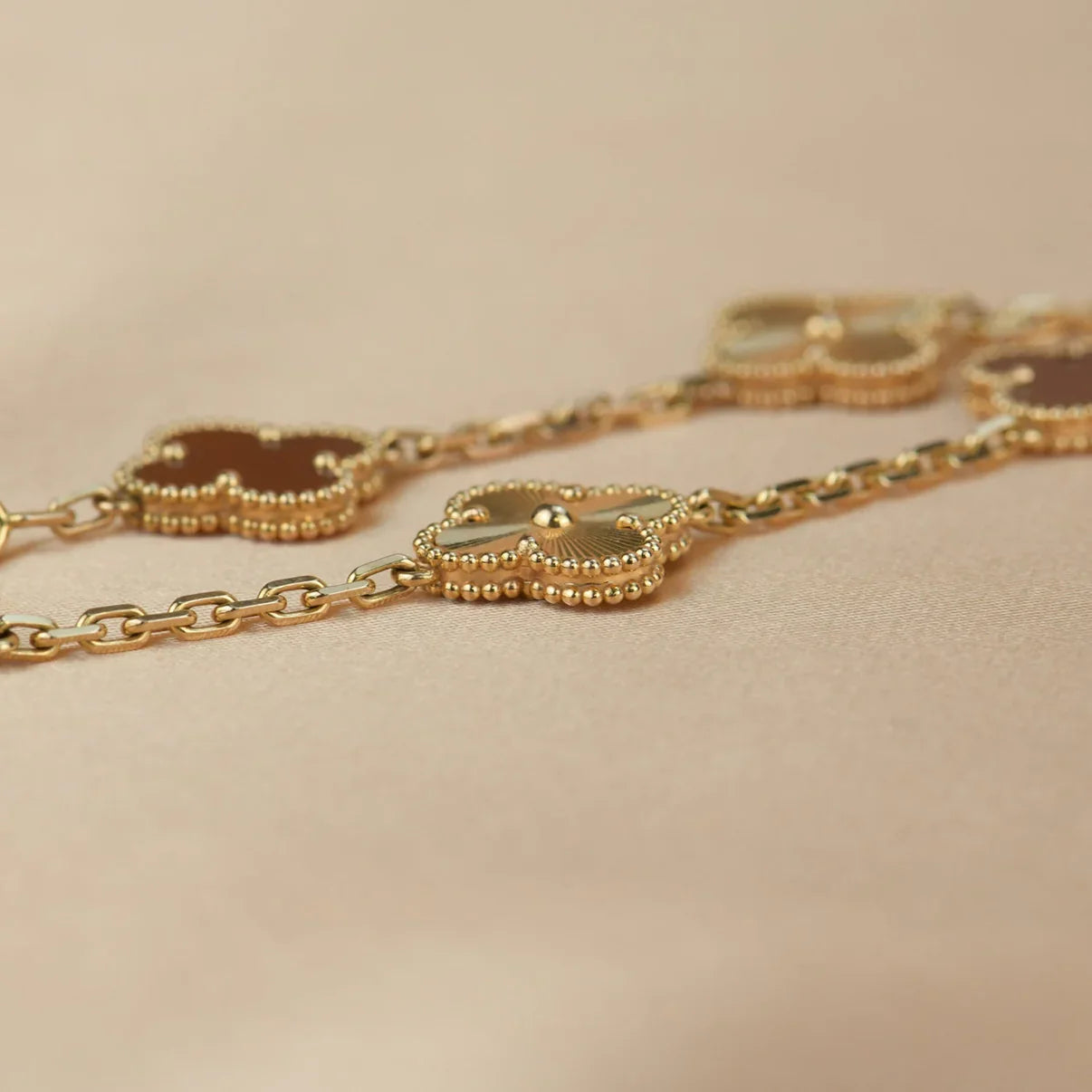 [Glow Jewelry] CLOVER 5 MOTIF RED CORNELIAN BRACELET COLLECTION