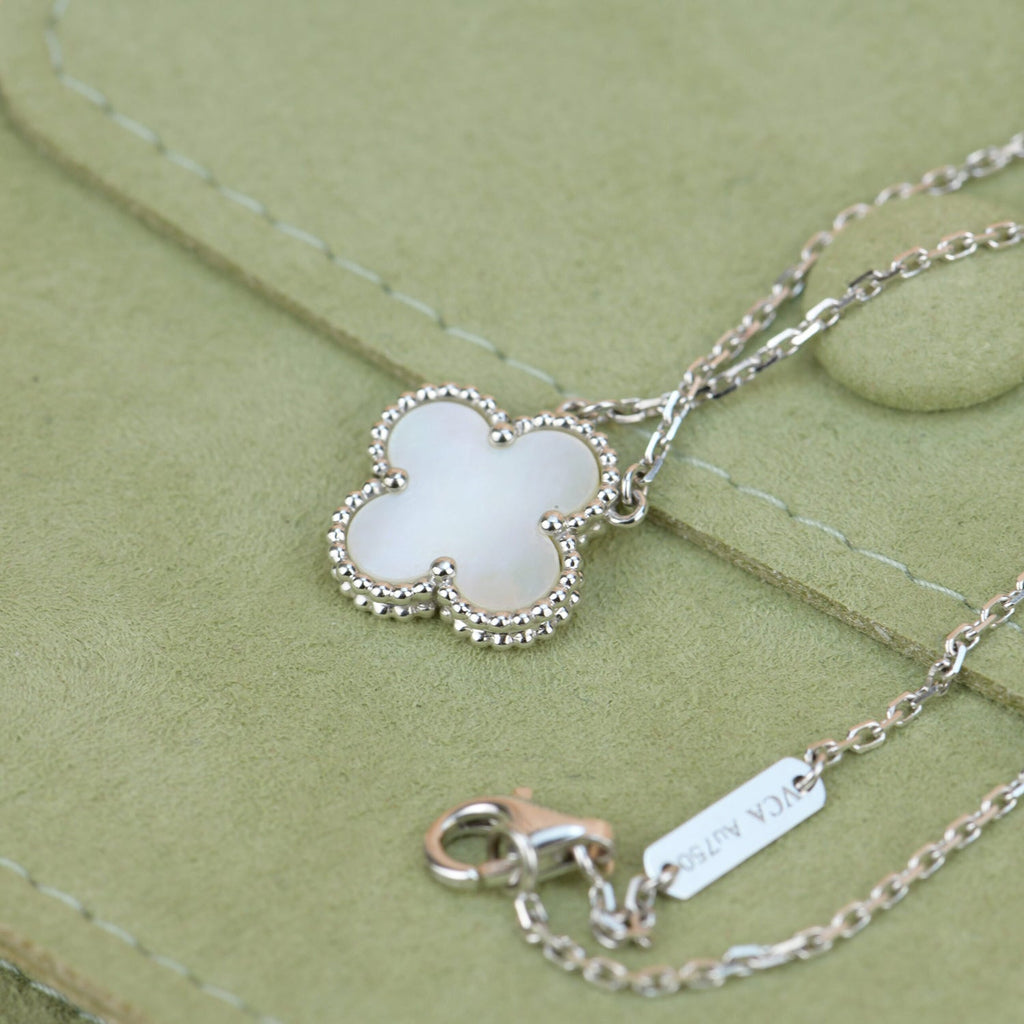 ¡®Glow¡¯CLOVER  15MM WHITE MOTHER-OF-PEARL SILVER