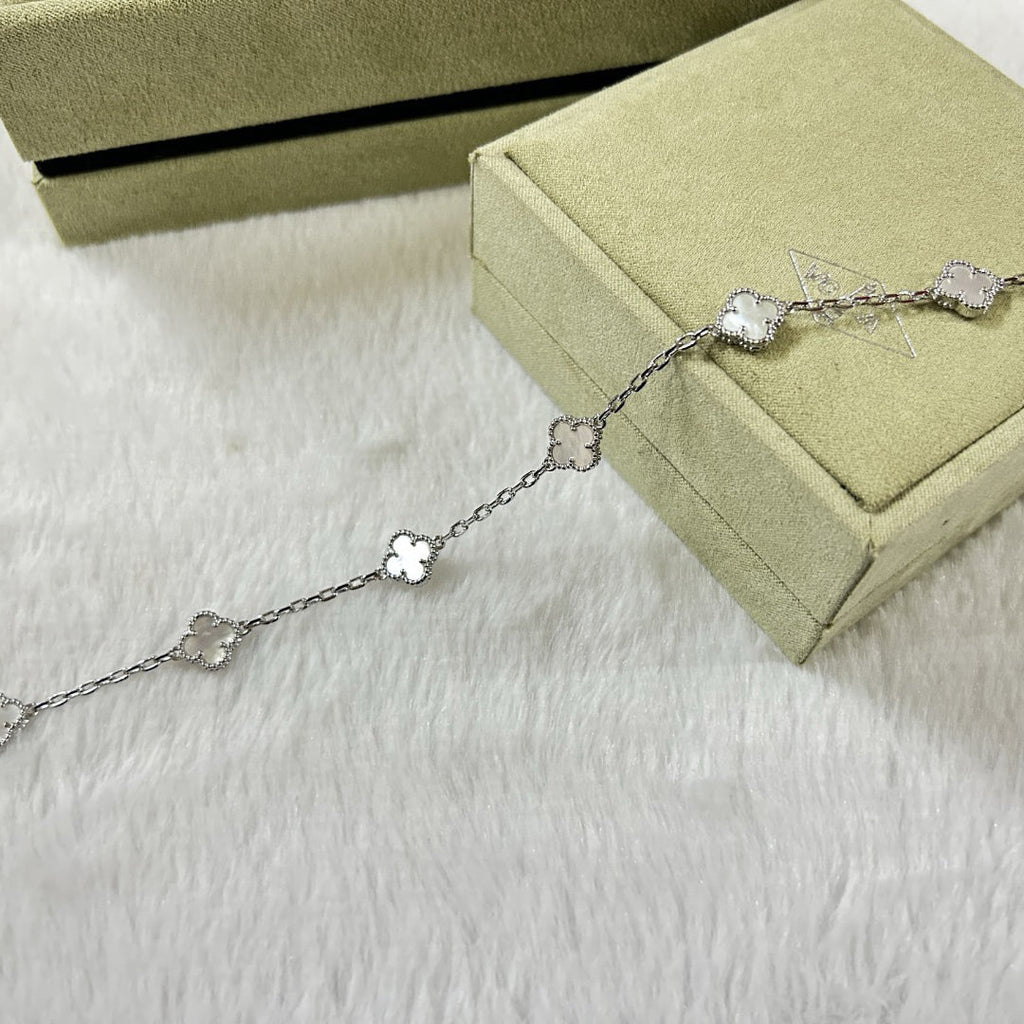 [¡®Glow¡¯]CLOVER 6 MOTIF WHITE MOP BRACELET