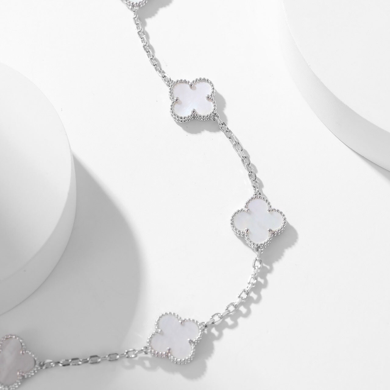 ¡®Glow¡¯CLOVER 10 MOTIFS WHITE MOTHER OF PEARL NECKLACE