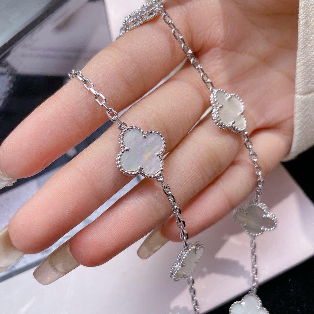 ¡®Glow¡¯CLOVER 10 MOTIFS WHITE MOTHER OF PEARL NECKLACE