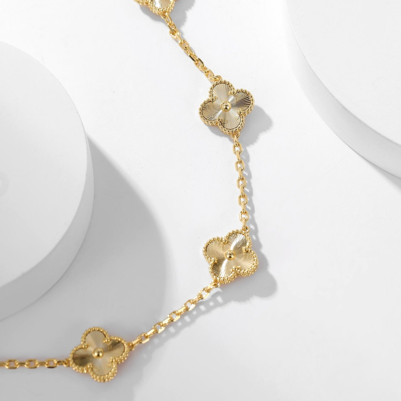 ¡®Glow¡¯CLOVER 10 MOTIFS LASER NECKLACE