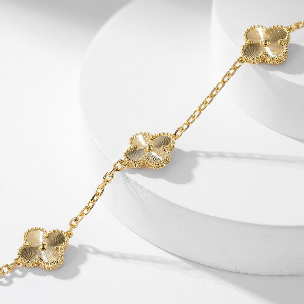 ¡®Glow¡¯CLOVER 10 MOTIFS LASER NECKLACE