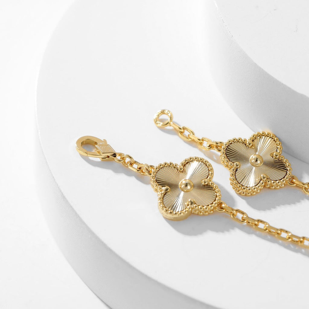 ¡®Glow¡¯CLOVER 10 MOTIFS LASER NECKLACE