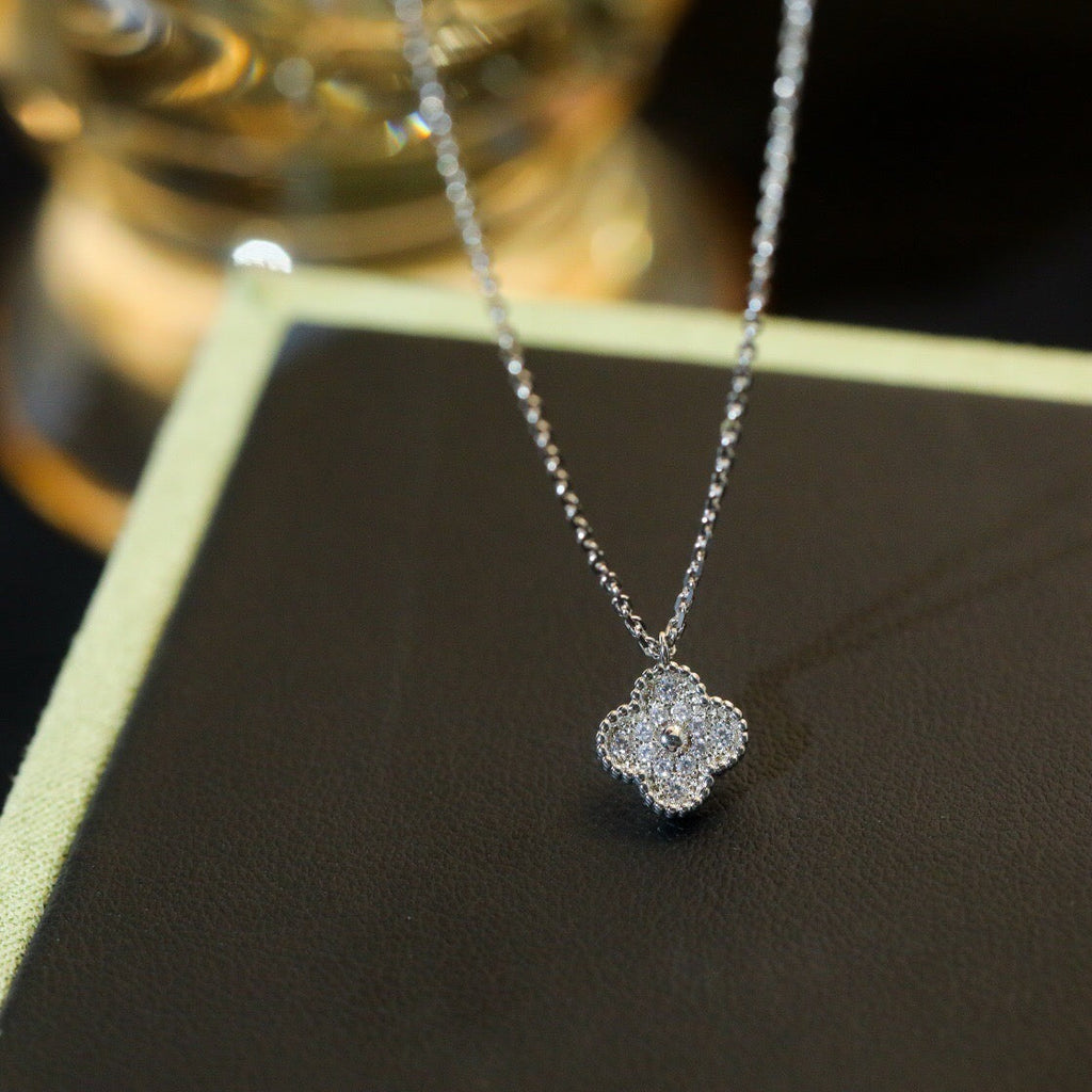 ¡®Glow¡¯CLOVER MINI 9.5MM PENDANT DIAMOND NECKLACE