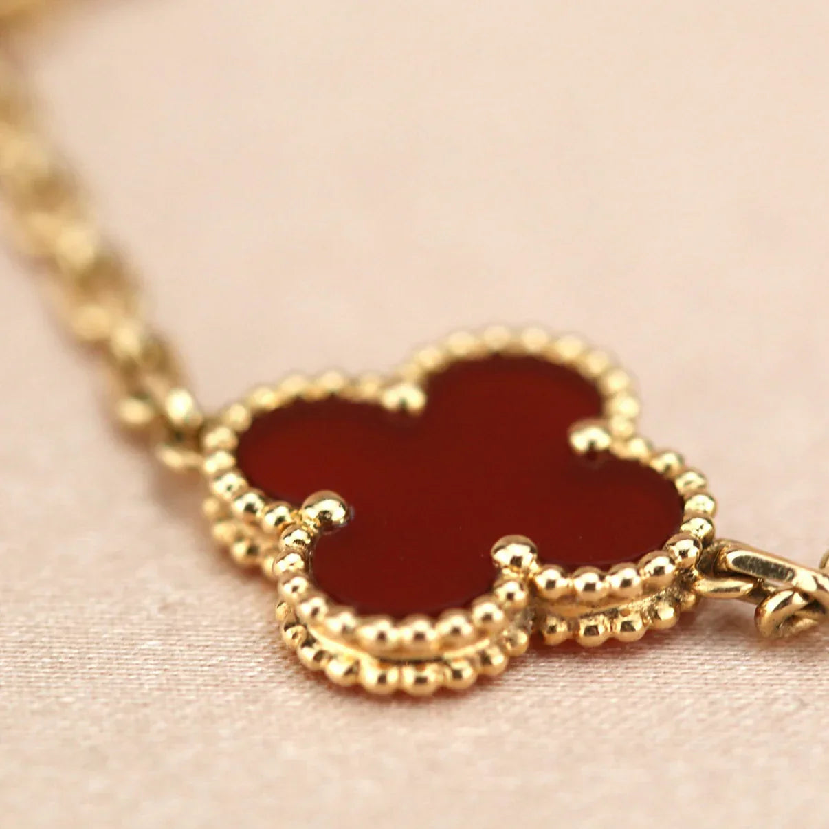 [Glow]New  CLOVER 5 MOTIF RED CORNELIAN BRACELET COLLECTION