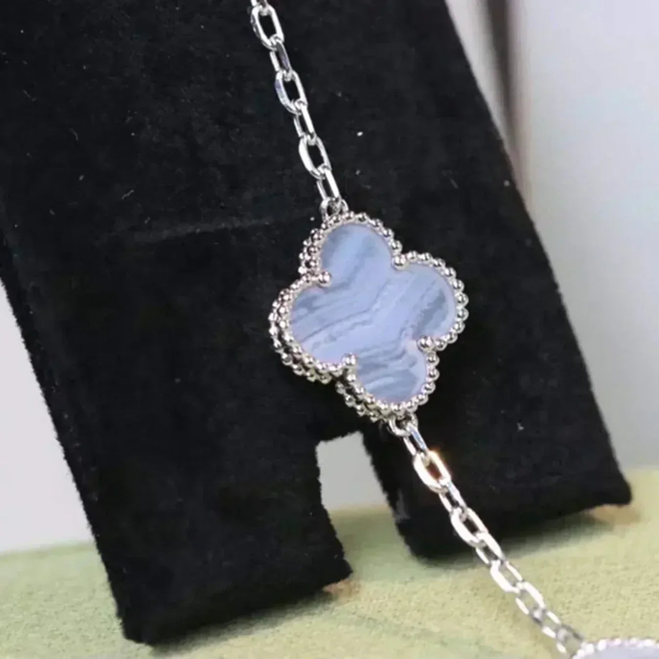 [Glow Jewelry] CLOVER 5 MOTIF PURPLE CHALCEDONY BRACELET COLLECTION