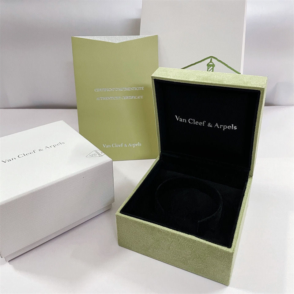 ¡®Glow¡¯VA CLOVER BRACELET NECKLACE RING BOX GIFT BAG