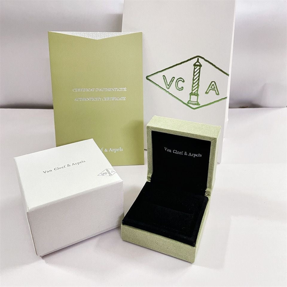 ¡®Glow¡¯VA CLOVER BRACELET NECKLACE RING BOX GIFT BAG