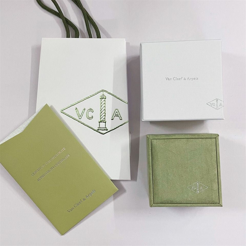 ¡®Glow¡¯VA CLOVER BRACELET NECKLACE RING BOX GIFT BAG