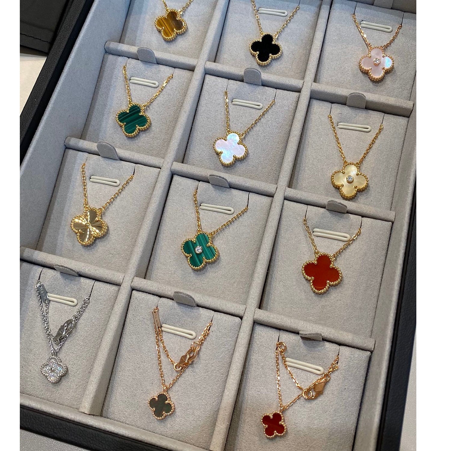 ¡®Glow¡¯CLOVER 15MM MALACHITE SINGLE FLOWER  NECKLACE