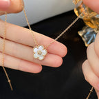 ¡®Glow¡¯LUCKY  WHITE MOP  PLUM BLOSSOM NECKLACE