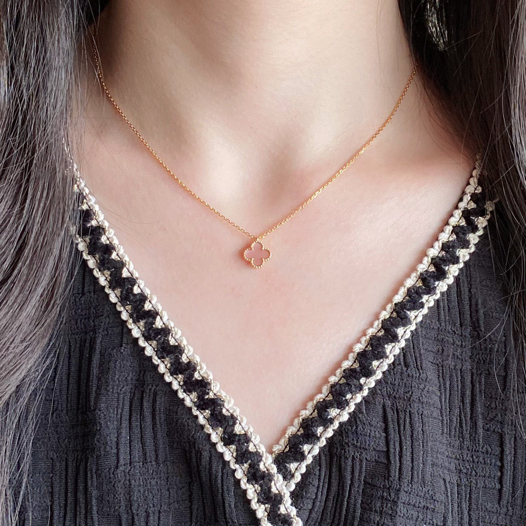 ¡®Glow¡¯CLOVER 15MM PINK MOTHER-OF-PEARL SINGLE FLOWER NECKLACE